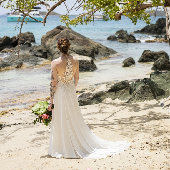 Allure Bridals wedding dress - Picture 3 of 9